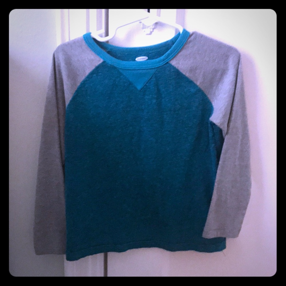 Boys size 4-T long sleeve shirt from Old Navy.